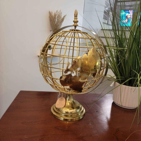 Metal decrative gold globe office decor world traveler - Picture 2 of 3
